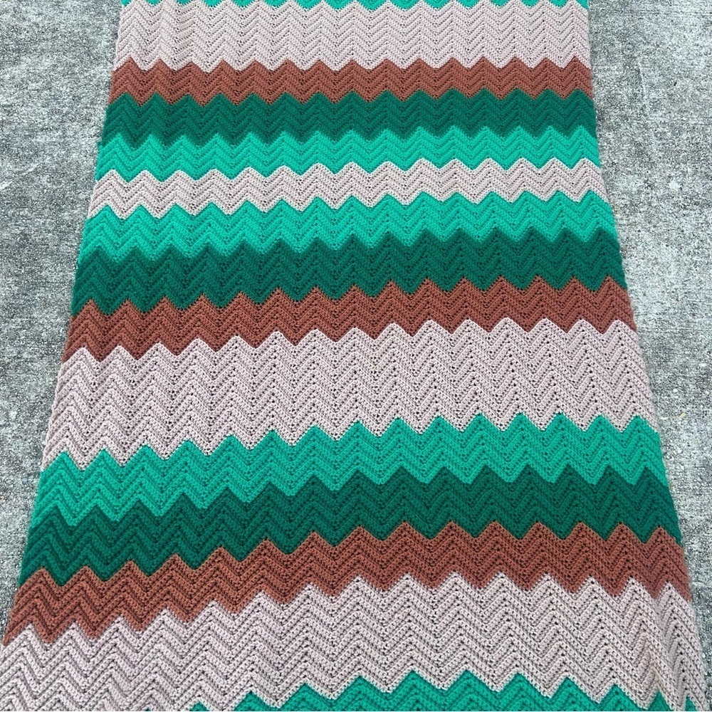Vintage 1970s Afghan Blanket Chevron Retro Greens, Brown And Cream - Picture 6 of 8